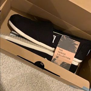 brand new toms size 7 1/2